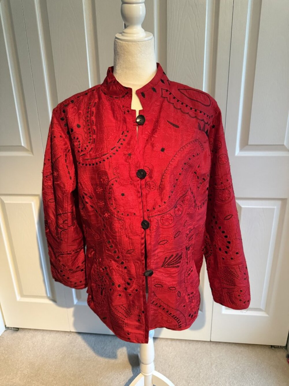 Chico’s Vintage Red Silk Jacket Embroidered Asian Mandarin Collar Large 12 (2)
